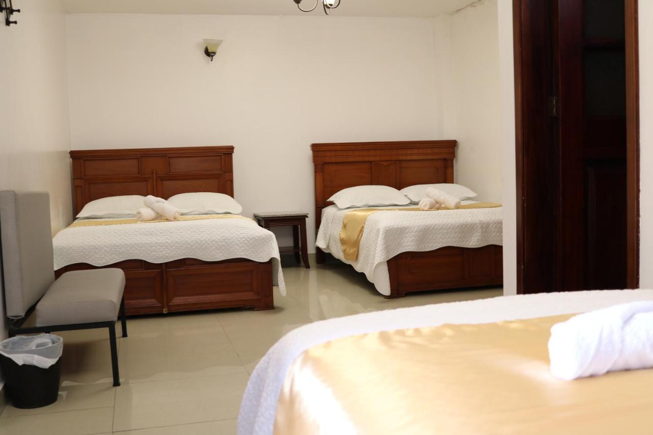 Hostal Kamelot Banos  Luaran gambar